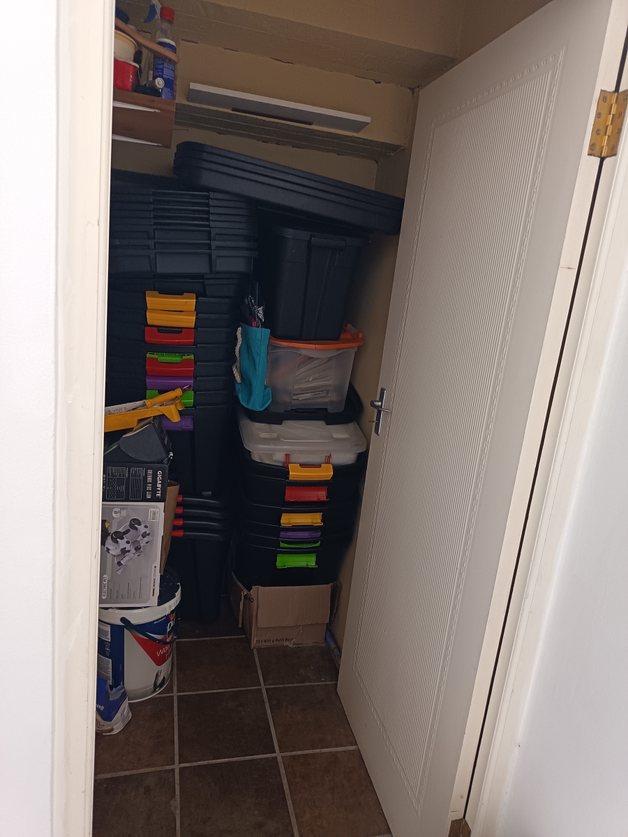 To Let 4 Bedroom Property for Rent in Hoogland Western Cape